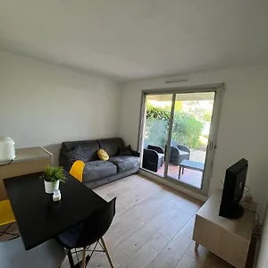 2 Pièces En Rez De Jardin Avec Parking Et Piscine Villeneuve-Loubet